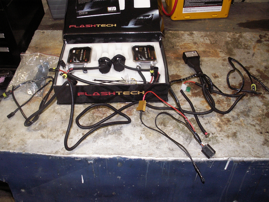 McFail Pictures!/Truck/Lighting/HIDs/Unique Coatings Flashtek Kit/hid1